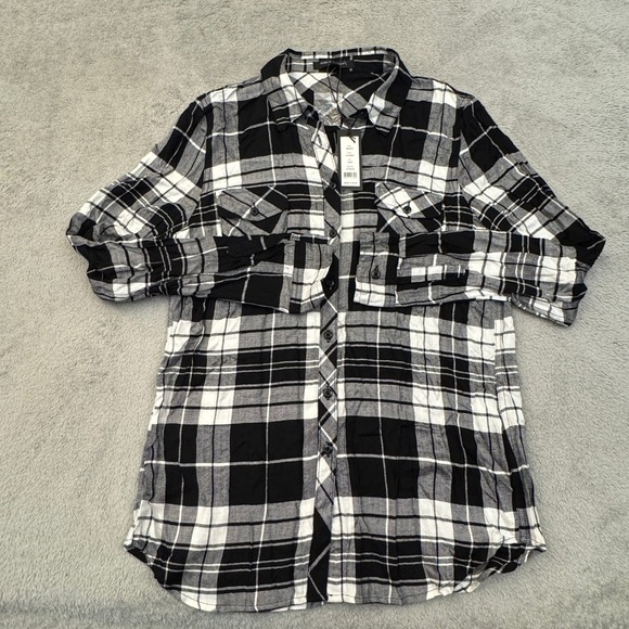Romeo & Juliet Couture Tops - NEW Romeo & Juliet Couture button front Flannel Black/White plaid‎ tunic, M NWT